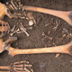 Imagen para el artículo titulado Una tumba medieval revela el espantoso fenómeno conocido como “nacimiento en ataúd"